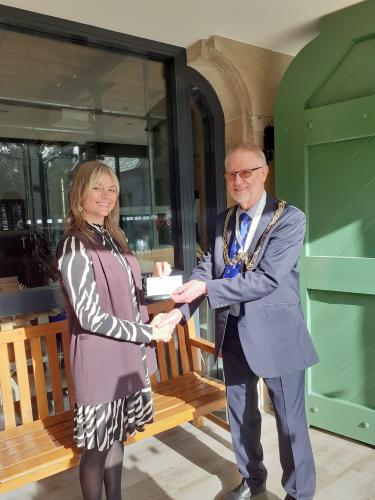 Wrights raise funds for Erskine